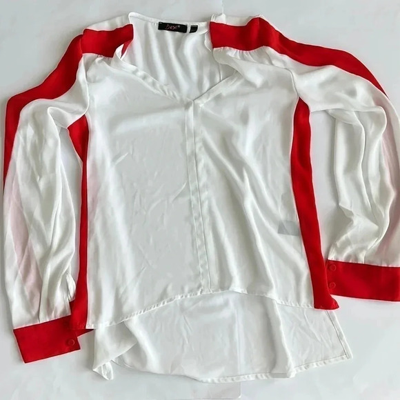 Dex Tops - 💖 Dex White and Red Blouse Sz Xs